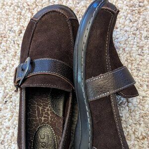 New in box Born BOC Huffman Brown Leather Loafer Shoes Women Size 6